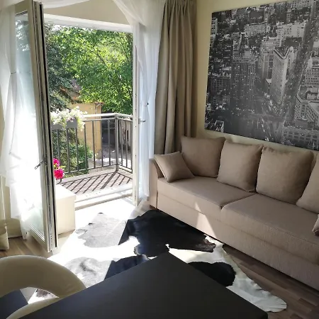 Cozy Little City Penthouse With Terrace And Free Parking Apartmán *